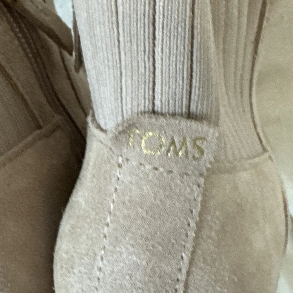 TOMS Women's Sadie Wedge Bootie Almond Shape Toe Oatmeal Suede Side Zip 6